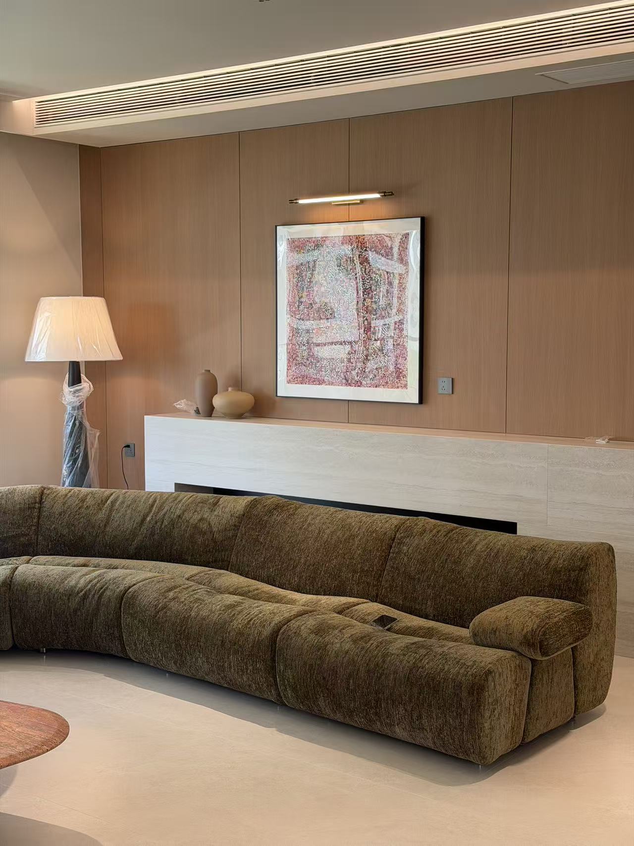 Warm-toned medieval mixed-style space | Integrated design of kitchen, dining room and living room